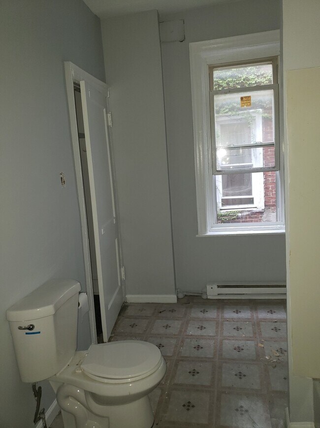 Building Photo - 4522 N Broad St