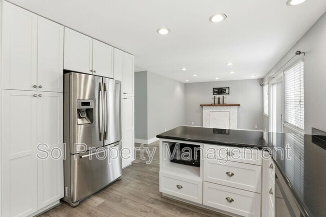 Building Photo - 15120 Venetian Way