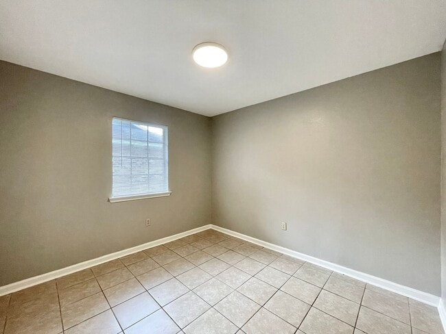 Building Photo - 14911 Central Woods