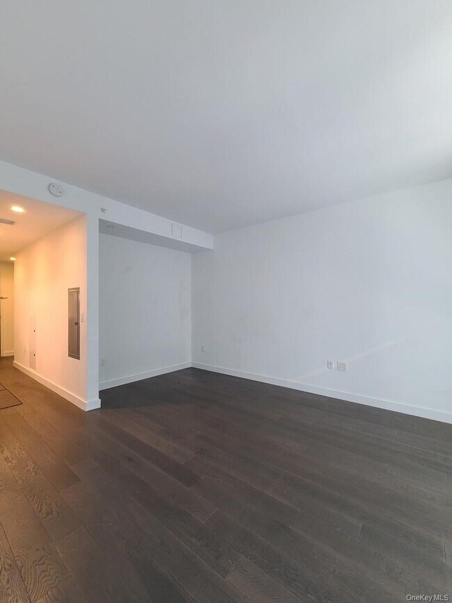 Building Photo - 131-05 40th Rd