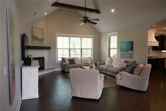 Building Photo - 2200 NW Small Oaks St