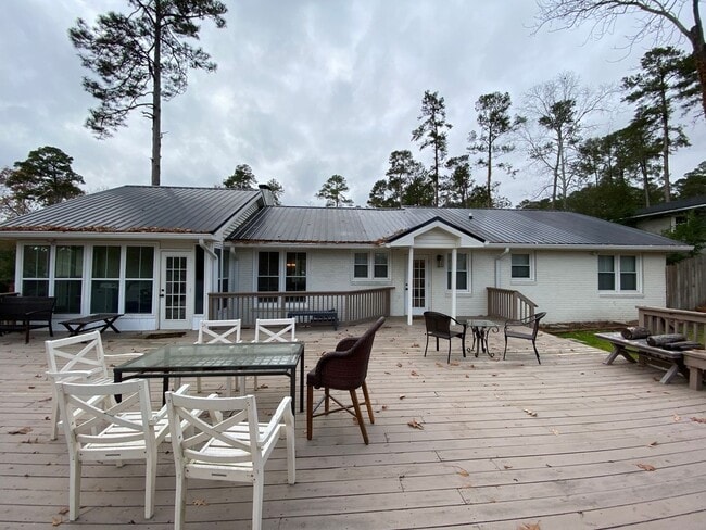 Building Photo - Beautifully Updated and Furnished 3 bedroom, 2 bath brick ranch in Vineland!