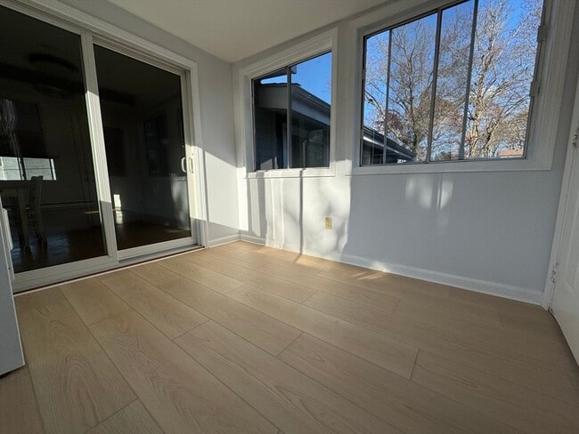 Building Photo - 8 Glen Ave