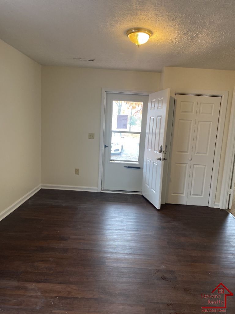 Building Photo - 126 Bybee Woods Dr