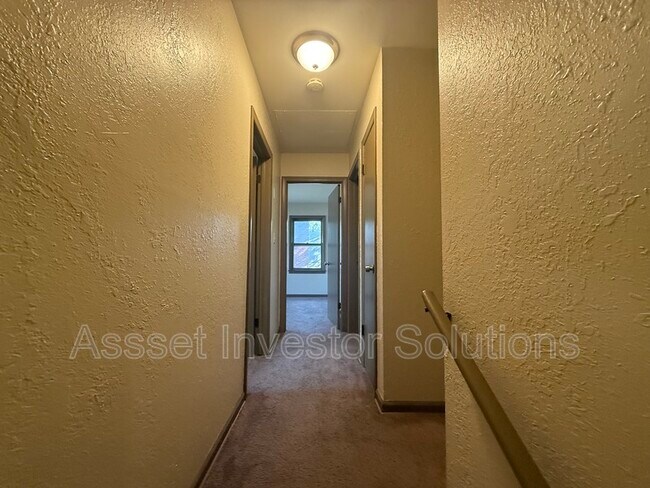 Building Photo - 9605 Belmont Ave
