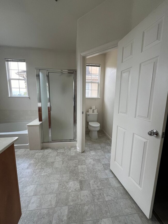 Building Photo - 4br in Bay Breeze Community