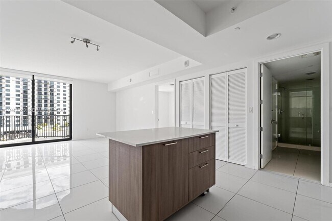 Building Photo - 5252 NW 85th Ave