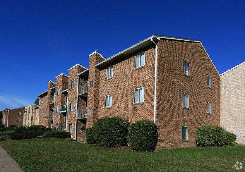 Mallard Court Apartments 4511 Colony Ct Alexandria VA 22309