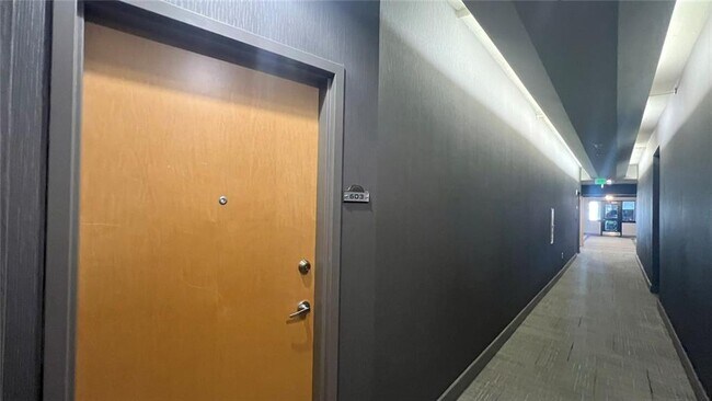 Building Photo - 250 Pharr Rd NE