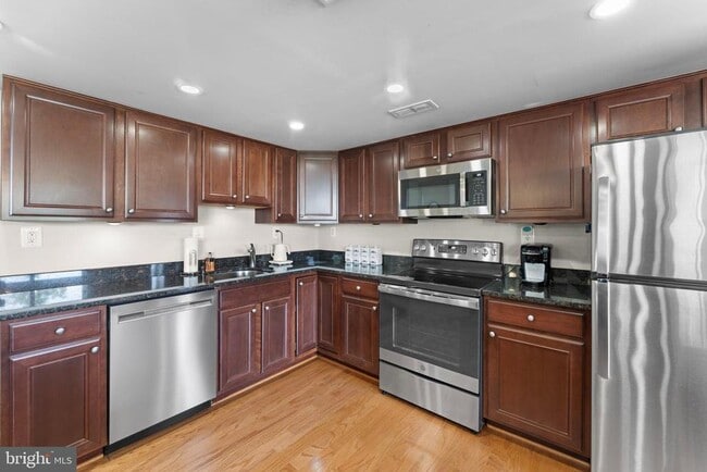 Building Photo - 1515 S Arlington Ridge Rd
