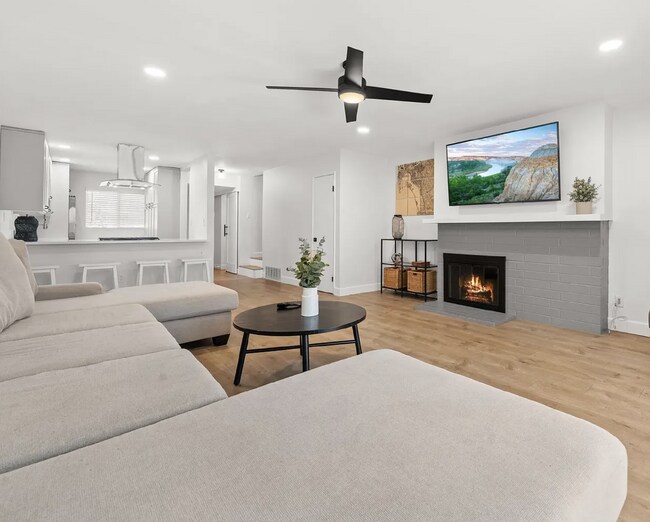 Building Photo - $3,750 - 3 Bed / 2.5 Bath Townhome in San Diego Near SDSU
