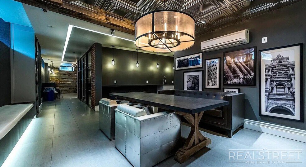 Building Photo - Bright 2 Bed / 1 Bath Loft-Style Residence with Multiple Balconies & Premium Amenities