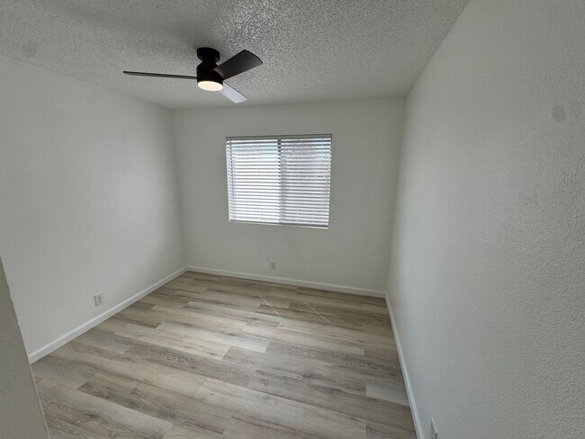 Building Photo - 1523 Woodpine Dr