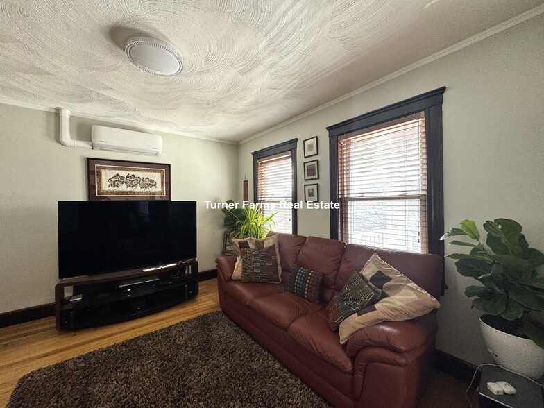 Building Photo - 77 Fairfax St