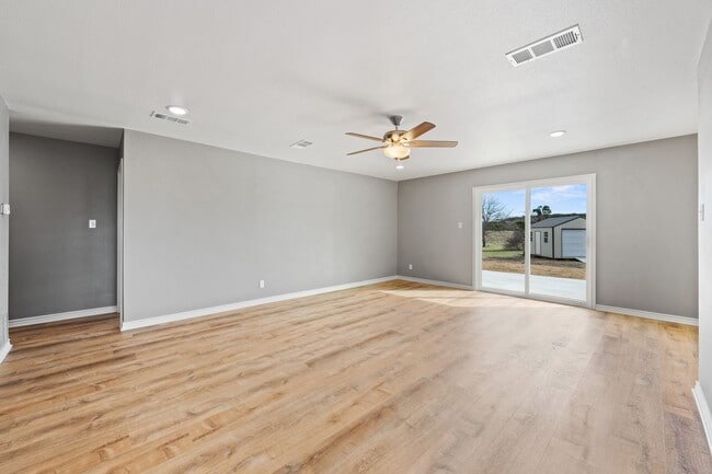 Building Photo - 2-5 ACRES IN HARKER HEIGHTS! FOUR BEDROOMS...