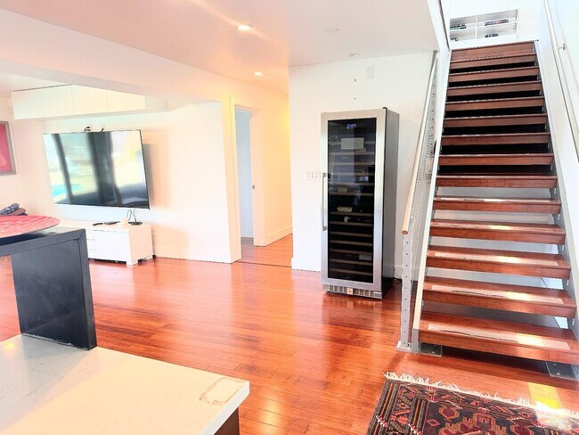 Building Photo - 5148 Paradise Dr