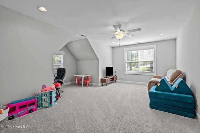 Building Photo - 594 E L Ives Dr
