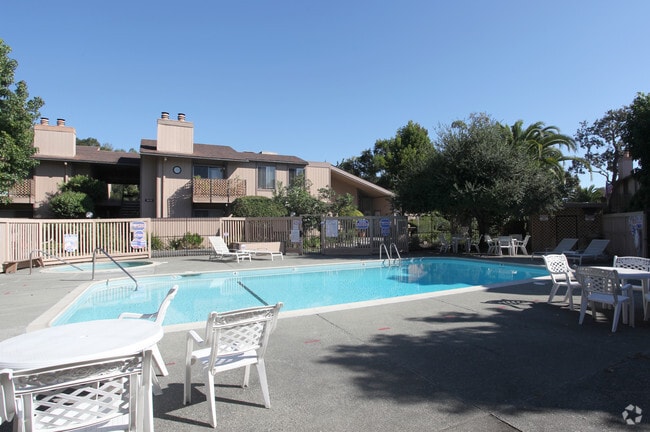 Building Photo - La Casa Novato