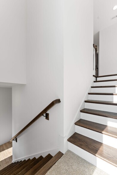 Building Photo - 6515 Nashville Ave