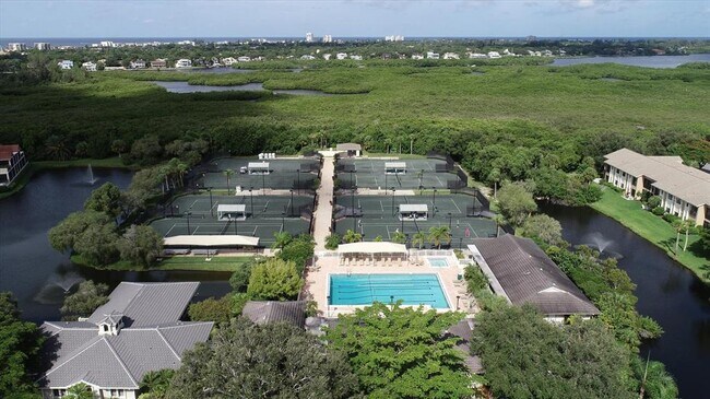 Building Photo - 1711 Starling Dr