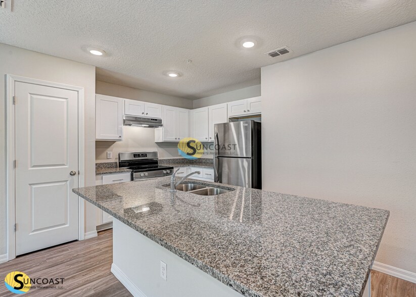 Building Photo - 9596 Hood Rd