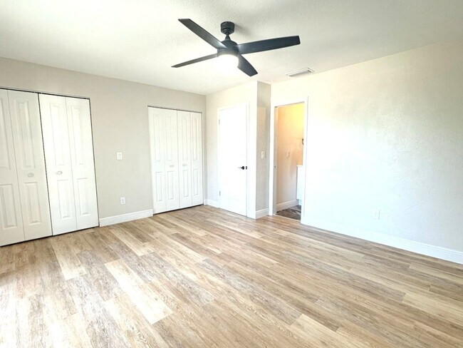 Building Photo - Stunning Beachside Townhome in Port Orange!