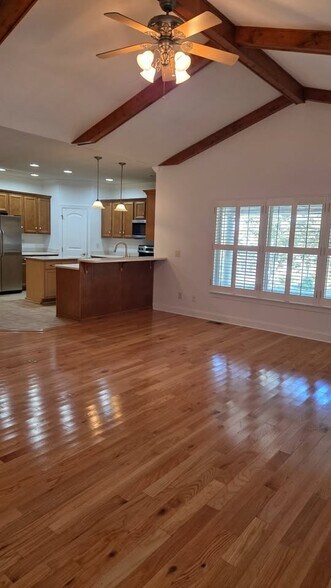 Building Photo - 324 Avenue of the Oaks