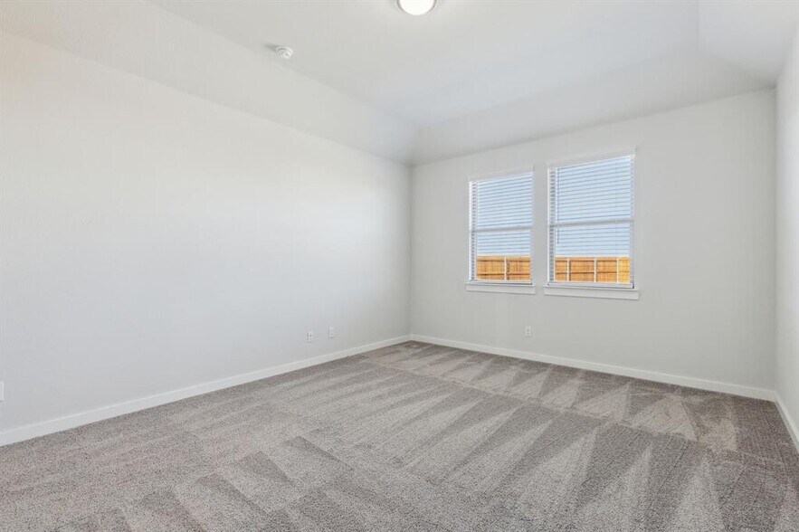 Building Photo - 907 Hazel Dr
