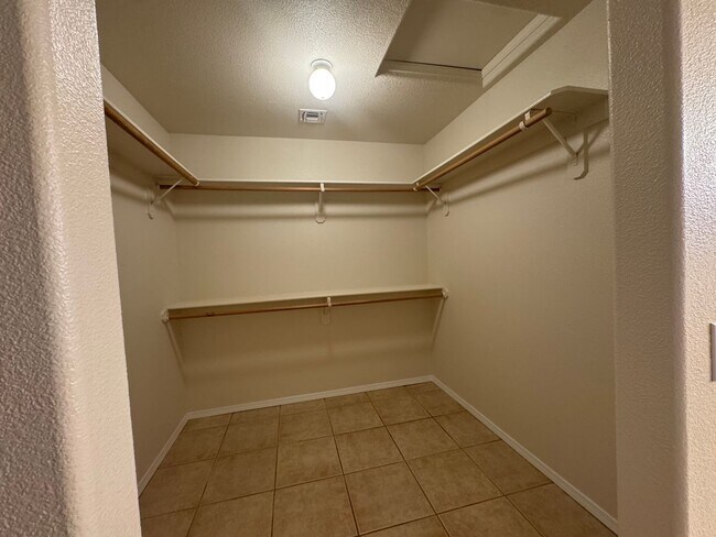 Building Photo - Charming 3-Bed 2-Bath Home on Spacious Lot...