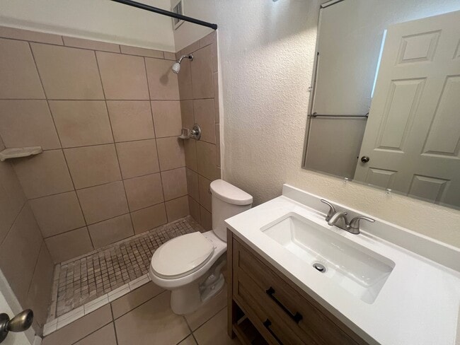 Building Photo - 3 Bedroom/ 2 Bath Home Near Mission & Valencia