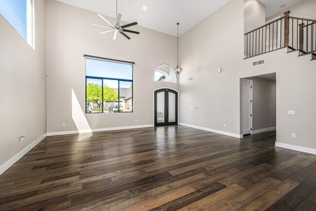 Building Photo - 3821 E Devonshire Ave