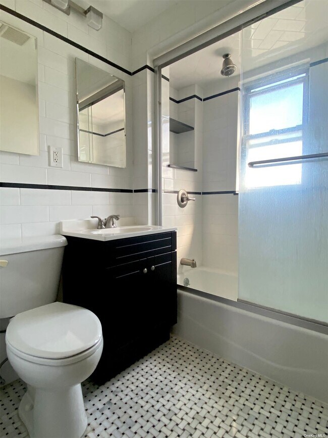 Building Photo - 20-33-33 32nd St