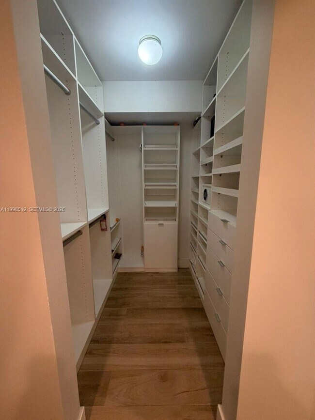 Building Photo - 1925 Brickell Ave