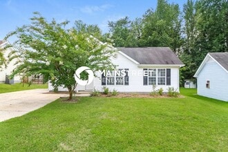 Building Photo - 3 Bedroom Pet-Friendly Home in Greensboro, NC with Main Street Renewal
