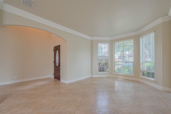 Building Photo - 5703 Saragosa Dr