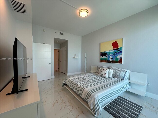 Building Photo - 950 Brickell Bay Dr