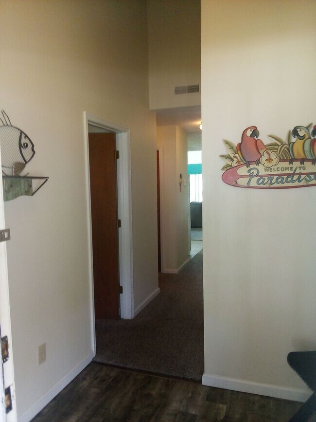 Building Photo - 1920 Bent Grass Dr