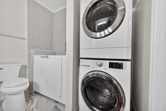 Building Photo - 4426 Basswood Ln