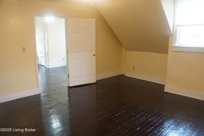 Building Photo - 226 W Burnett Ave