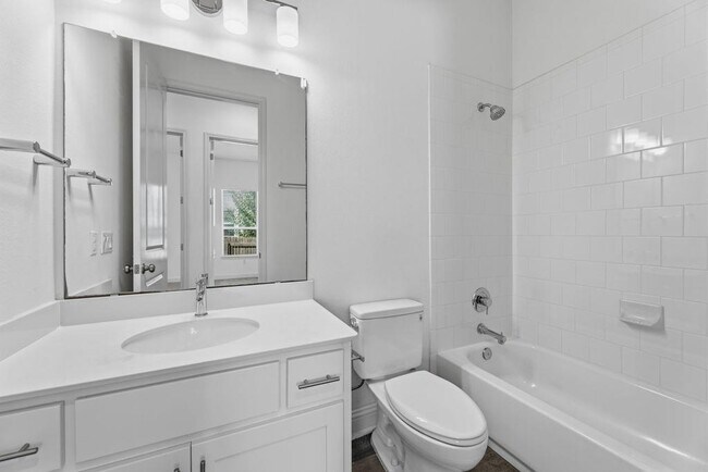 Building Photo - 5209 Mandevilla Dr
