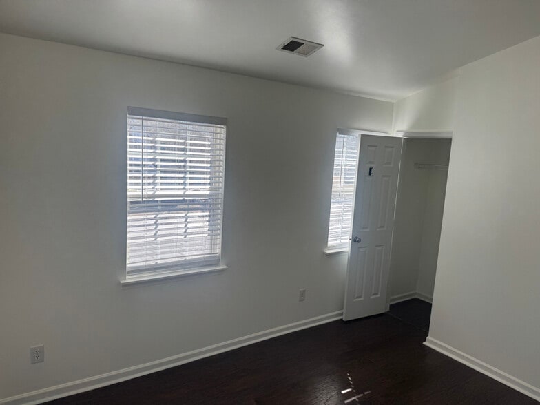 Building Photo - 12818 Sickles Dr