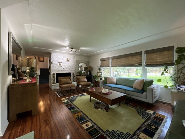 Building Photo - Comfortable Living in Bethany with Two Separate Units, Expansive 0.45-Acre Lot & Versatile Detach...