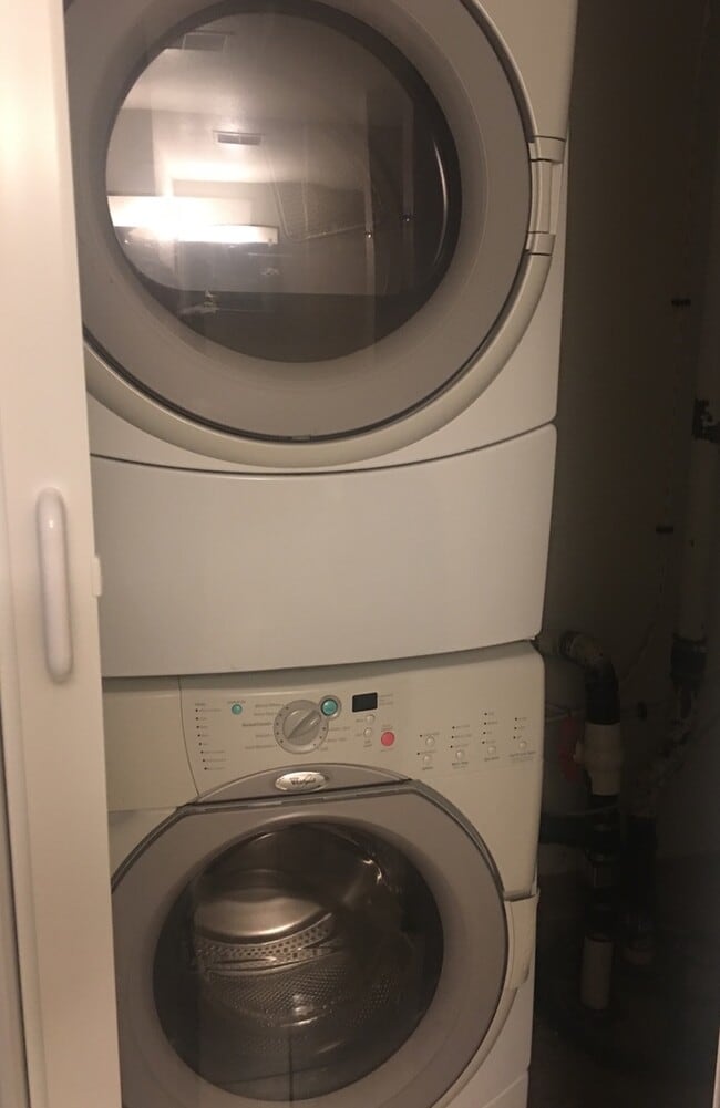 Building Photo - 533 14th Ave