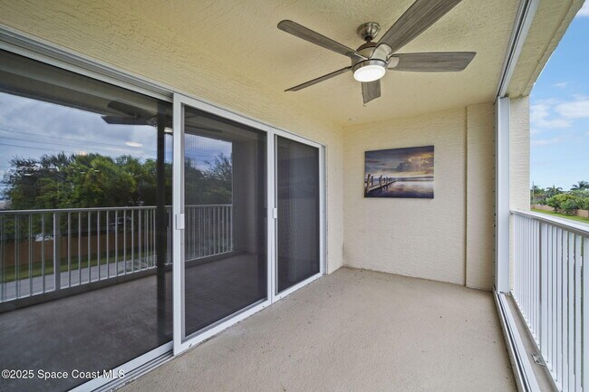 Building Photo - 551 Casa Bella Dr
