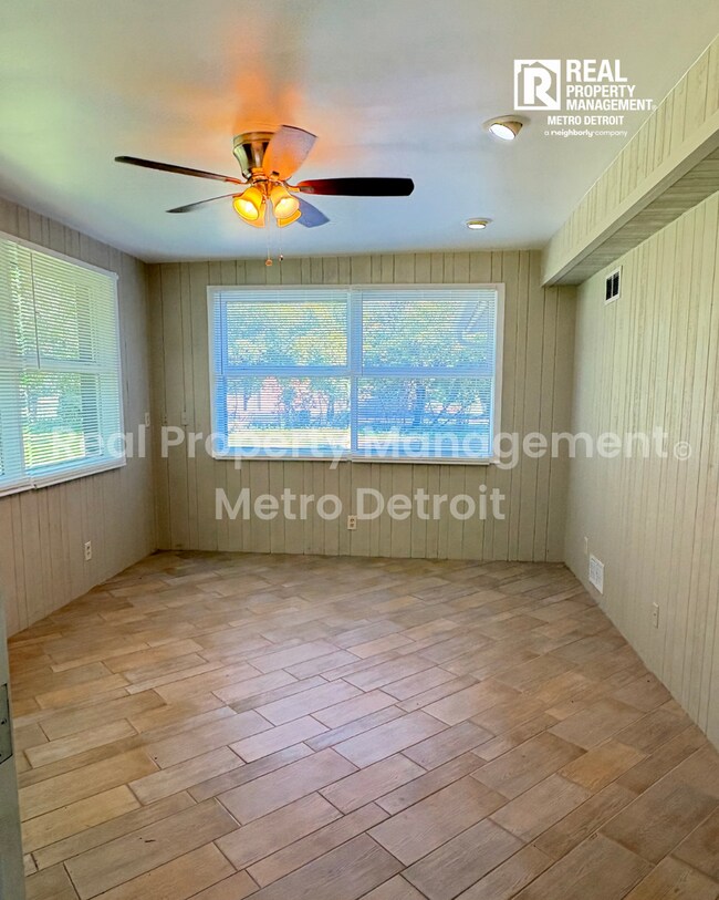 Building Photo - 3-Bedroom Single-Family Home in Beverly Hills, Michigan