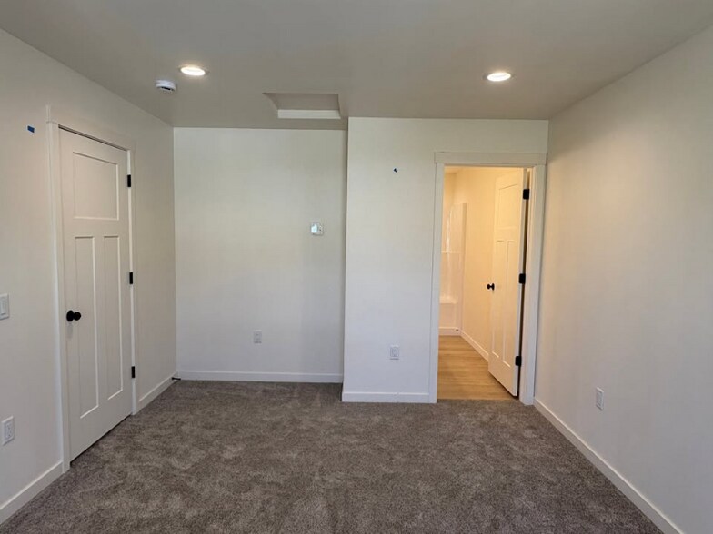 Building Photo - 2827 Cyprus Ct