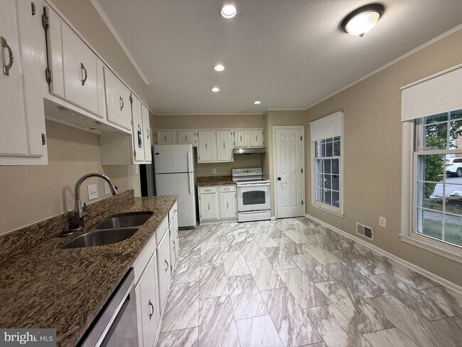 Building Photo - 12707 Harborview Ct