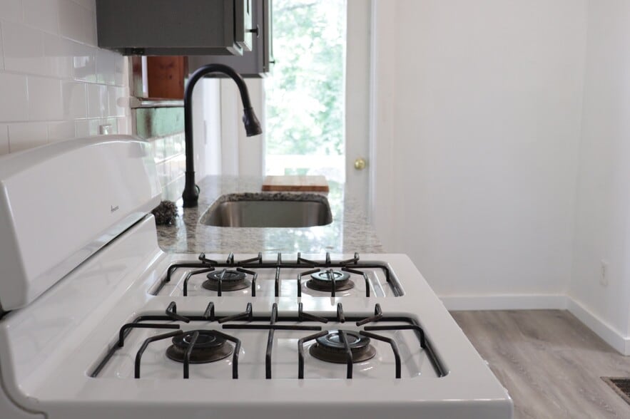 Building Photo - 1033 Flemington St