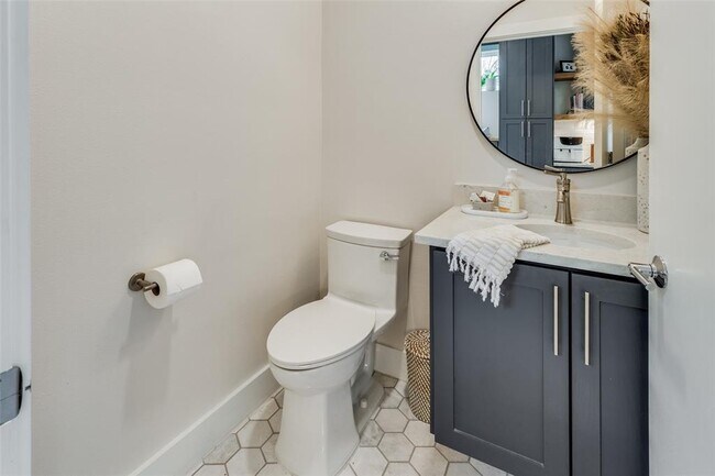 Building Photo - 1204 Georgian St