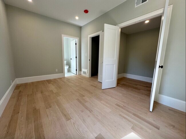 Building Photo - 8 Spalding St